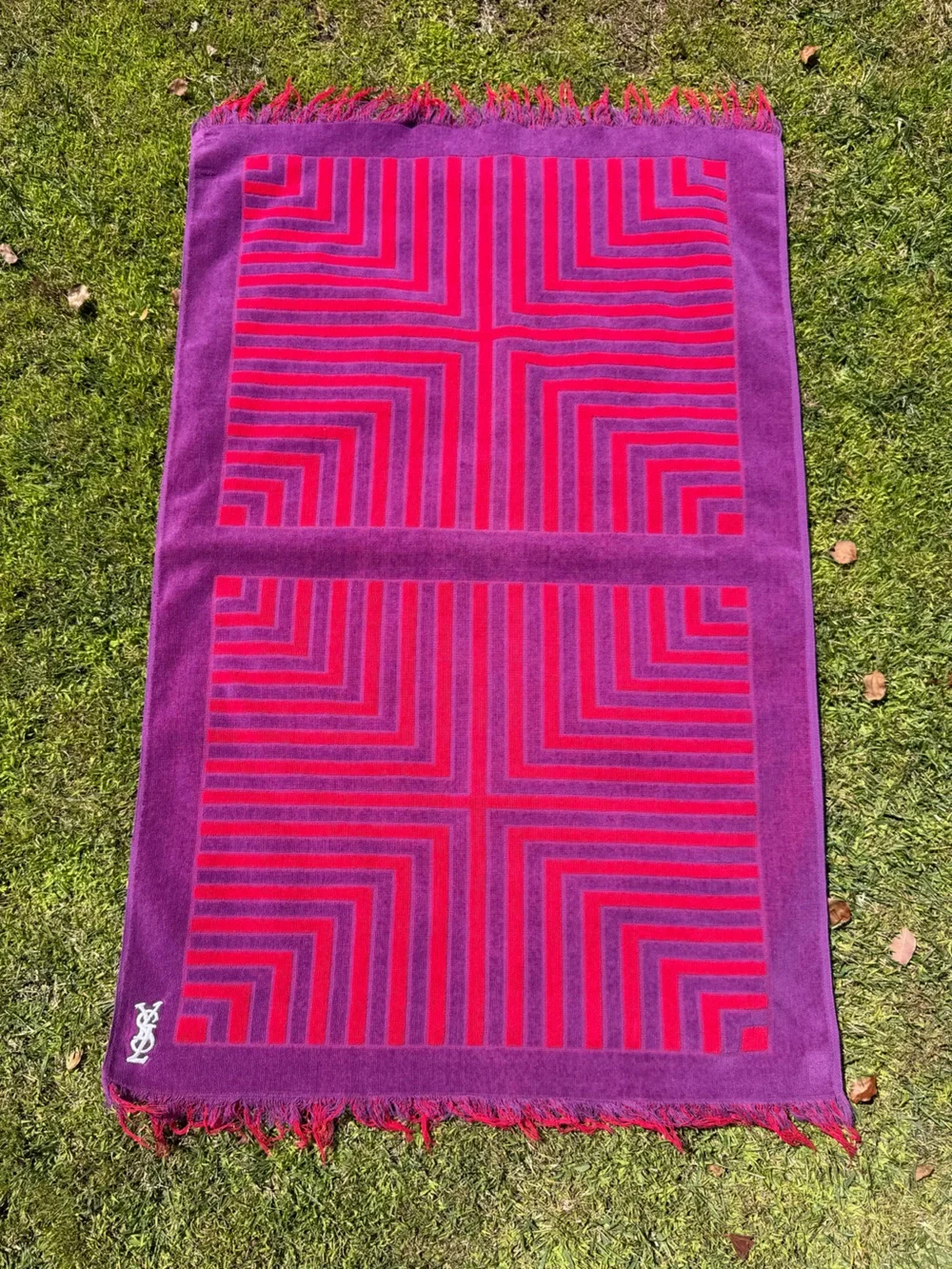 VTG Fieldcrest Yves Saint Laurent YSL Geometric Bath Towel Purple Red Fringe GUC